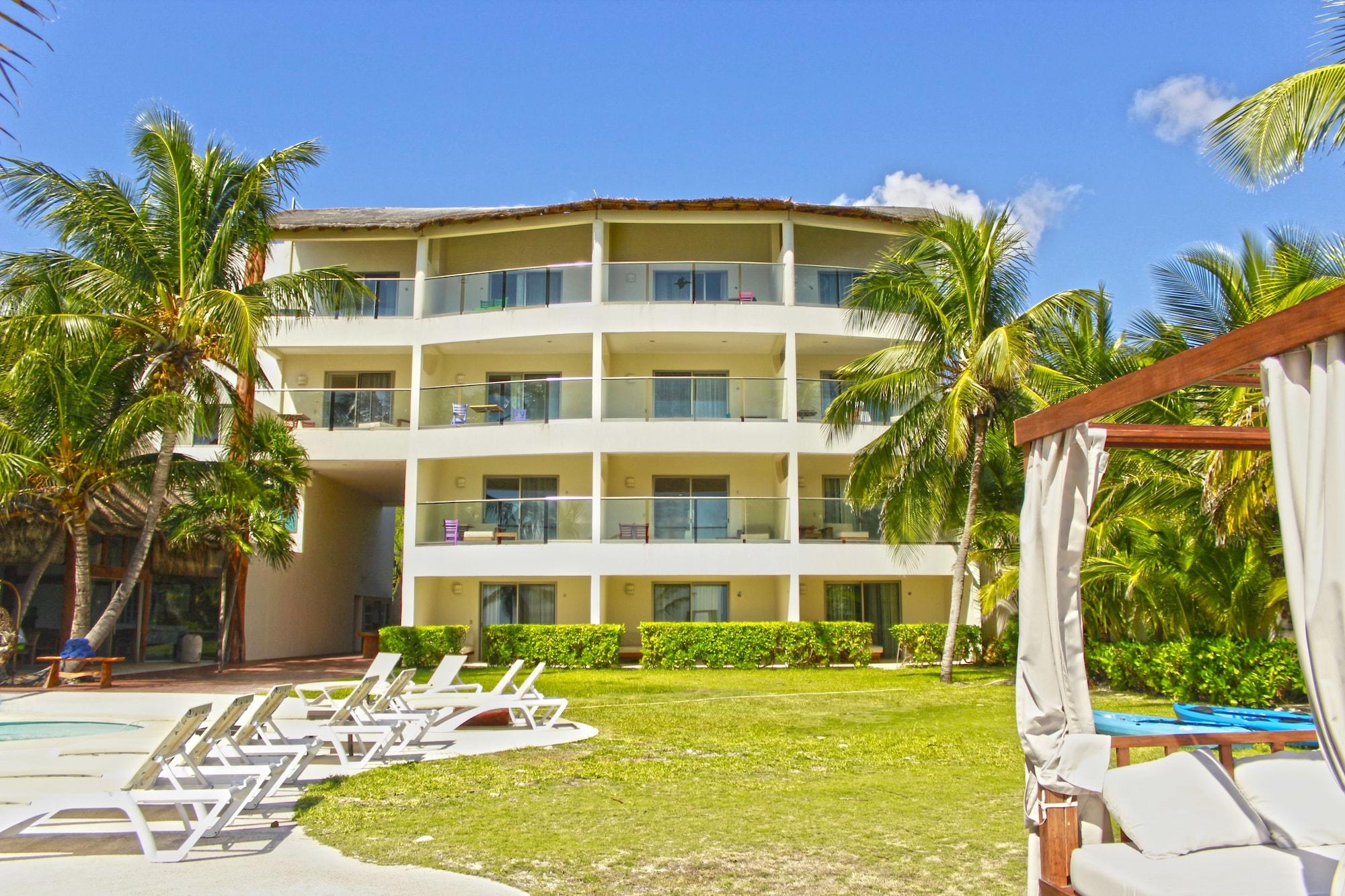 Casa Del Puerto By Mij - Beachfront Hotel