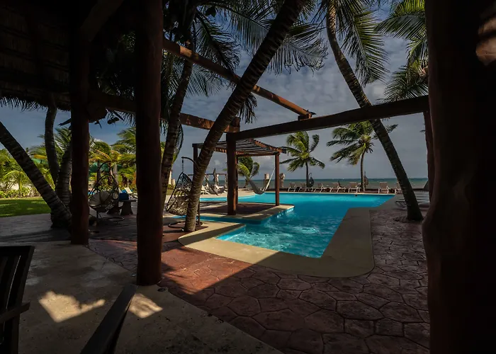 Casa del Puerto by MIJ - Beachfront Hotel