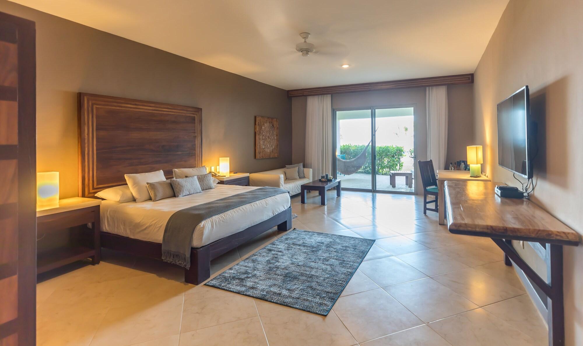 Casa Del Puerto By Mij - Beachfront Hotel 4*