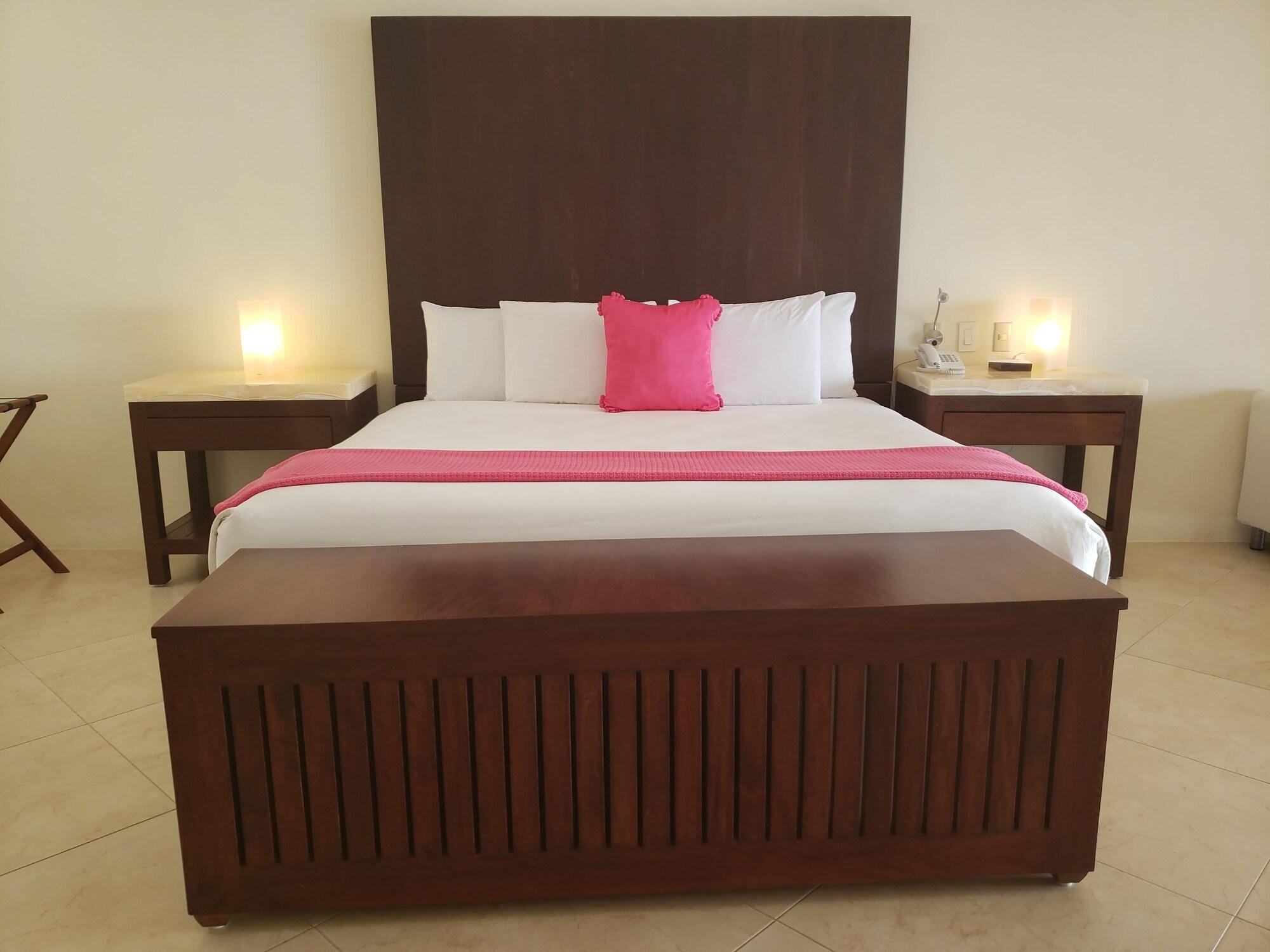 Hotel Casa Del Puerto By Mij - Beachfront Puerto Morelos