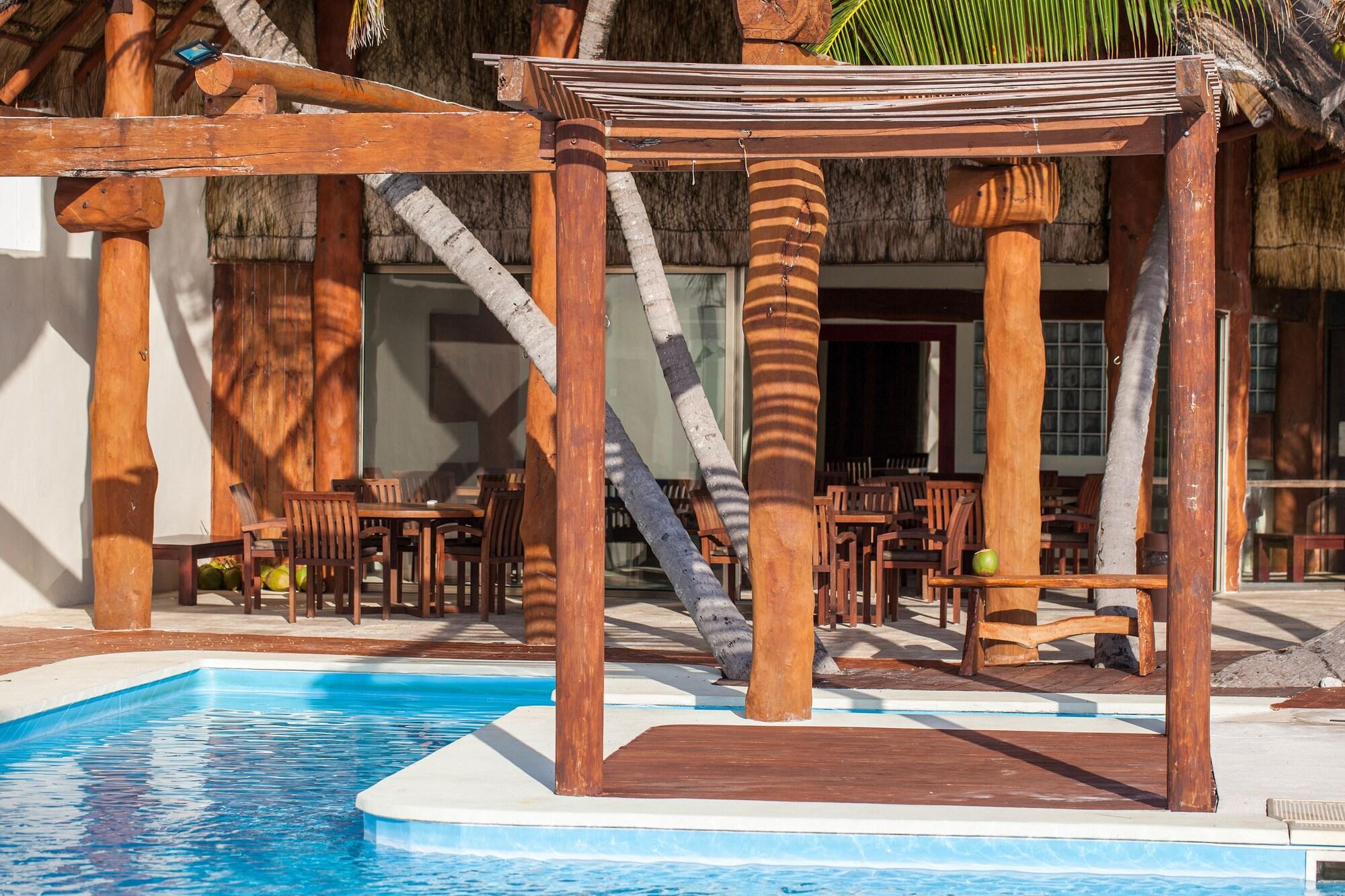 Hotel Casa Del Puerto By Mij - Beachfront Puerto Morelos