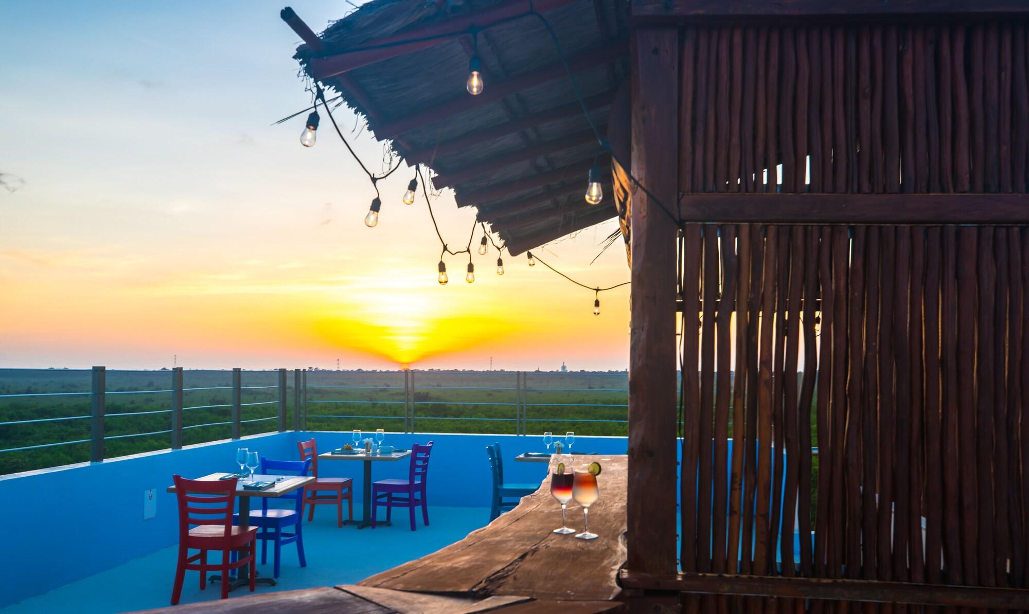 Casa Del Puerto By Mij - Beachfront Hotel 4*