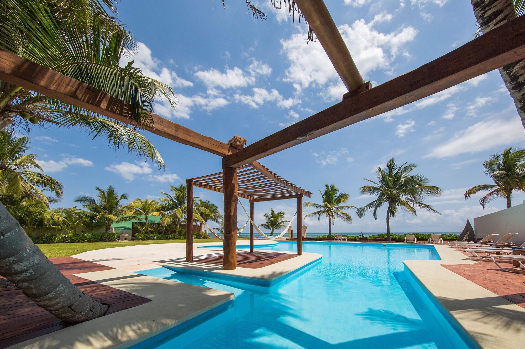 Hotel Casa Del Puerto By Mij - Beachfront 4*